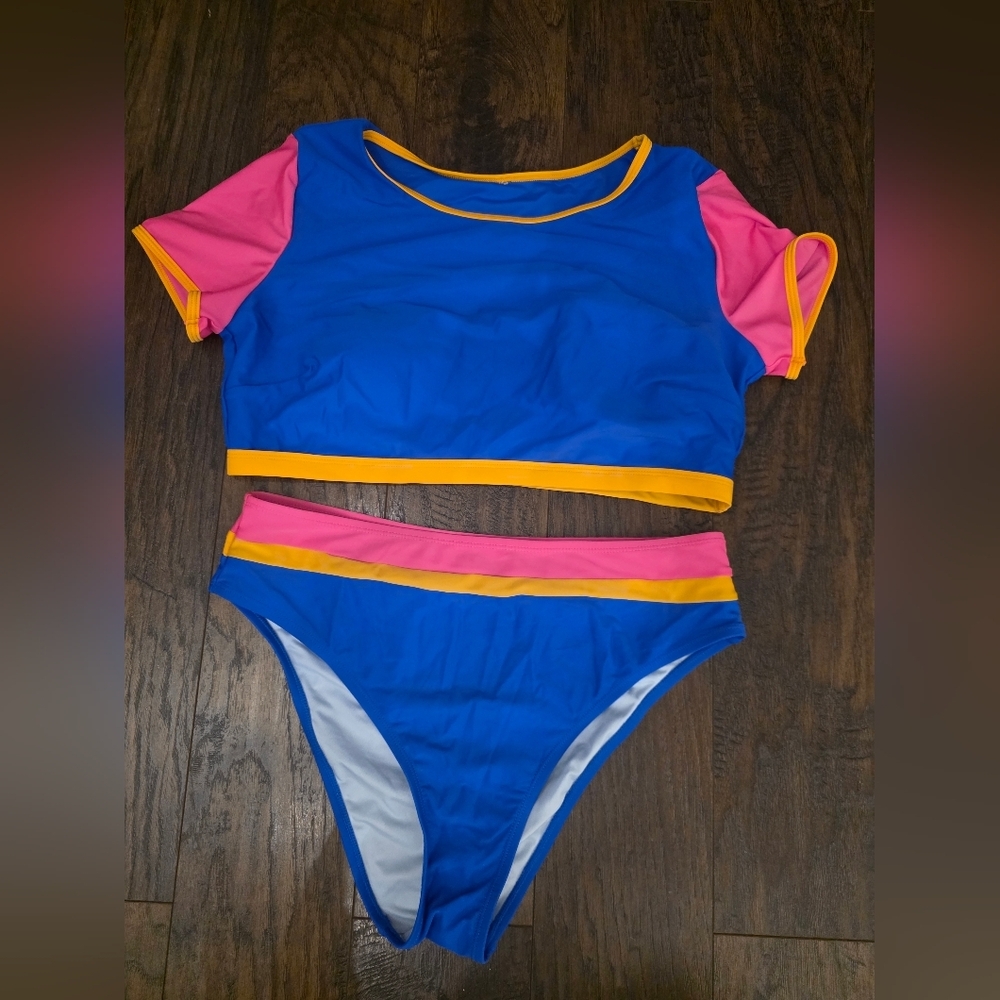 Cupshe Rashguard top and High-rise Bottom - Picture 2 of 4